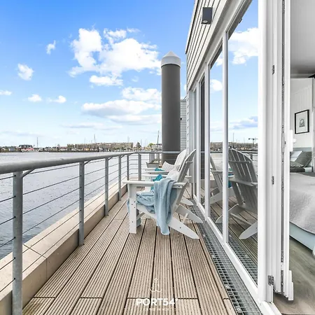 Achtern Diek Vakantiehuis *